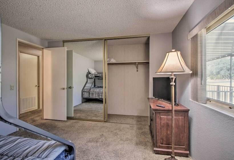 Family Friendly Home ~ 1 Mi To Kern River!