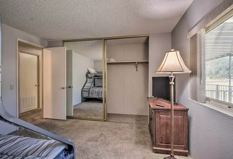 Family Friendly Home ~ 1 Mi To Kern River!