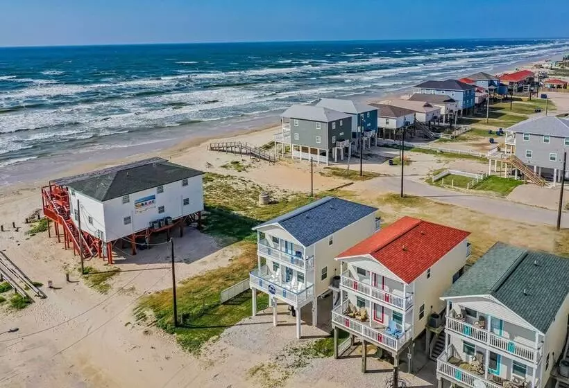 Surfside Beach Getaway: Walk To Shore & Dining