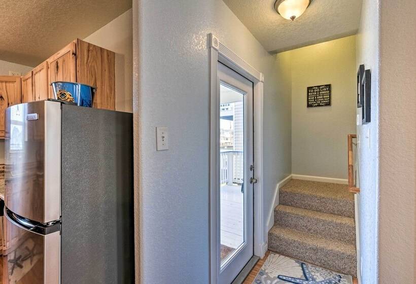 Surfside Beach Getaway: Walk To Shore & Dining