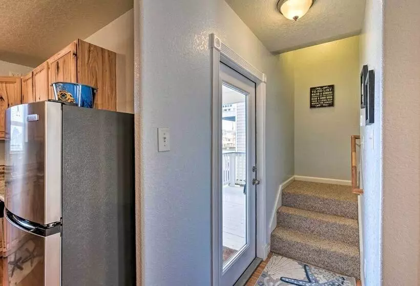 Surfside Beach Getaway: Walk To Shore & Dining