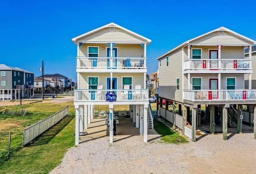 Surfside Beach Getaway: Walk To Shore & Dining