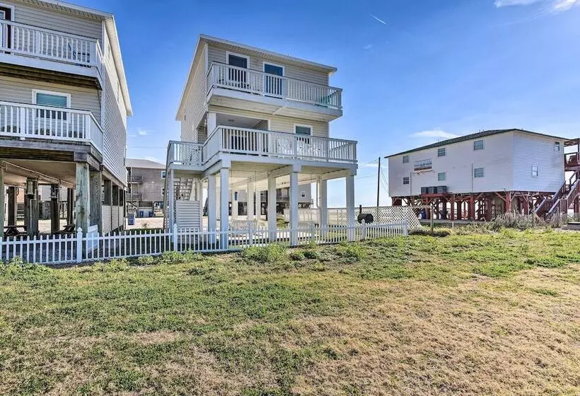 Surfside Beach Getaway: Walk To Shore & Dining