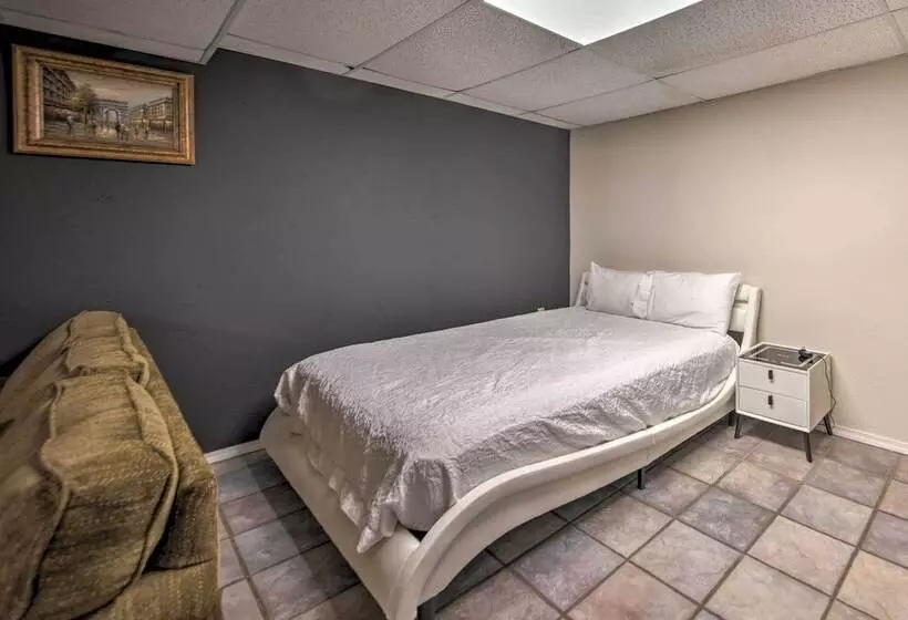 Hidden Paradise  On 5 Acres W/ Hot Tub & Deck!