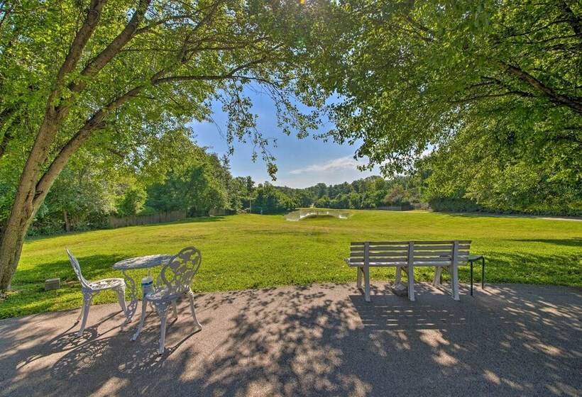 Hidden Paradise  On 5 Acres W/ Hot Tub & Deck!