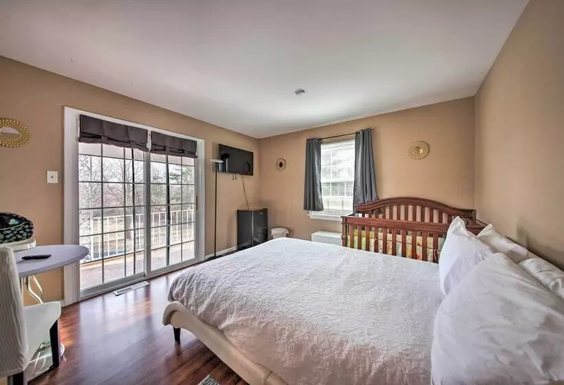 Hidden Paradise  On 5 Acres W/ Hot Tub & Deck!