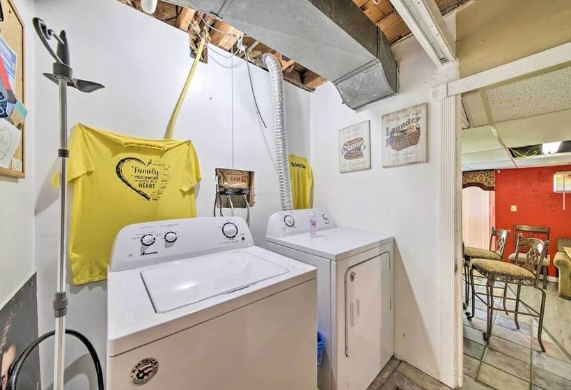 Hidden Paradise  On 5 Acres W/ Hot Tub & Deck!