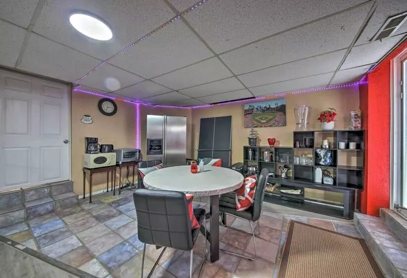 Hidden Paradise  On 5 Acres W/ Hot Tub & Deck!