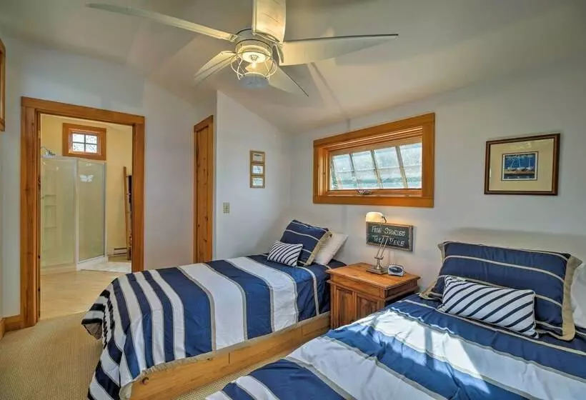 Lake Champlain Cottage W/ Private Deck & Fire Pit!