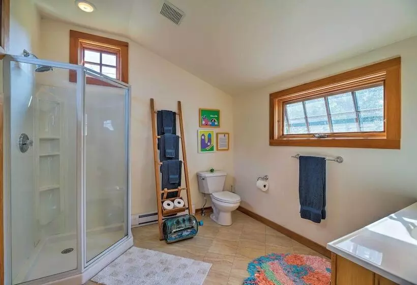 Lake Champlain Cottage W/ Private Deck & Fire Pit!