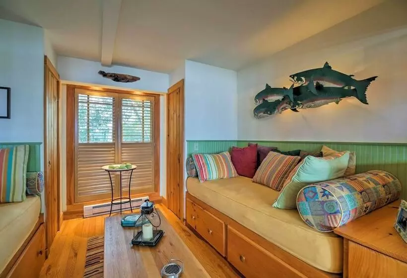 Lake Champlain Cottage W/ Private Deck & Fire Pit!