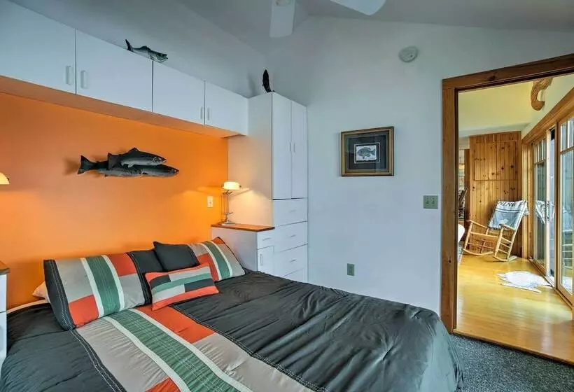 Lake Champlain Cottage W/ Private Deck & Fire Pit!