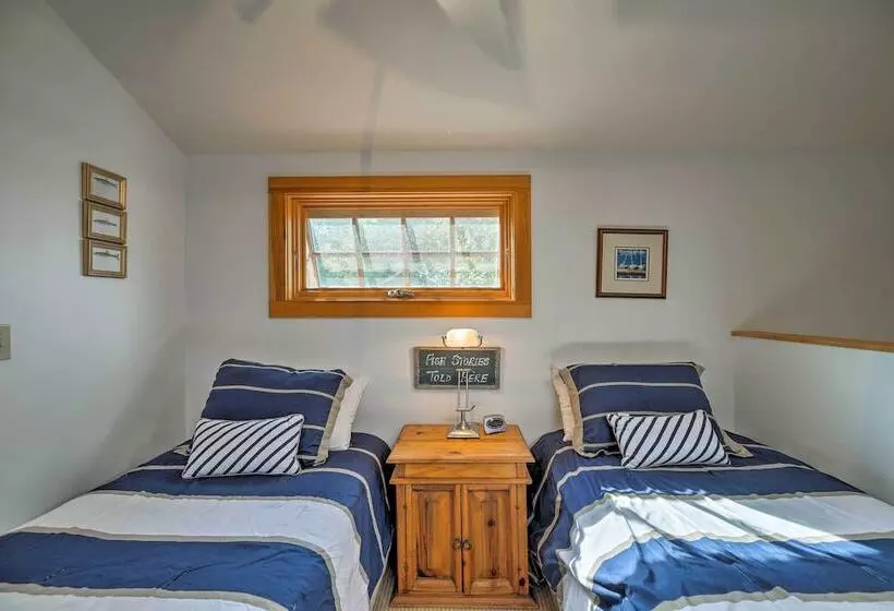 Lake Champlain Cottage W/ Private Deck & Fire Pit!