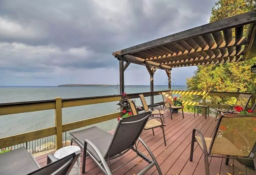 Lake Champlain Cottage W/ Private Deck & Fire Pit!