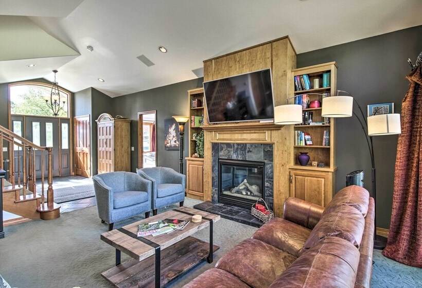 Large Home W/ Patio & Yard, 2 Mi To Downtown