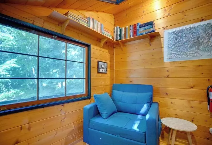 Leavenworth Cabin W/ Private Hot Tub!