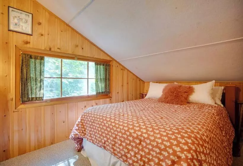 Leavenworth Cabin W/ Private Hot Tub!