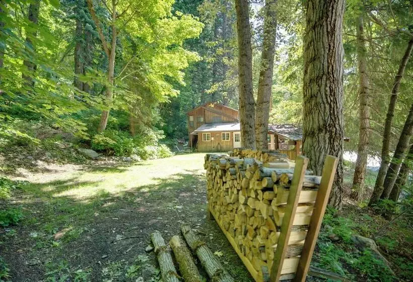 Leavenworth Cabin W/ Private Hot Tub!