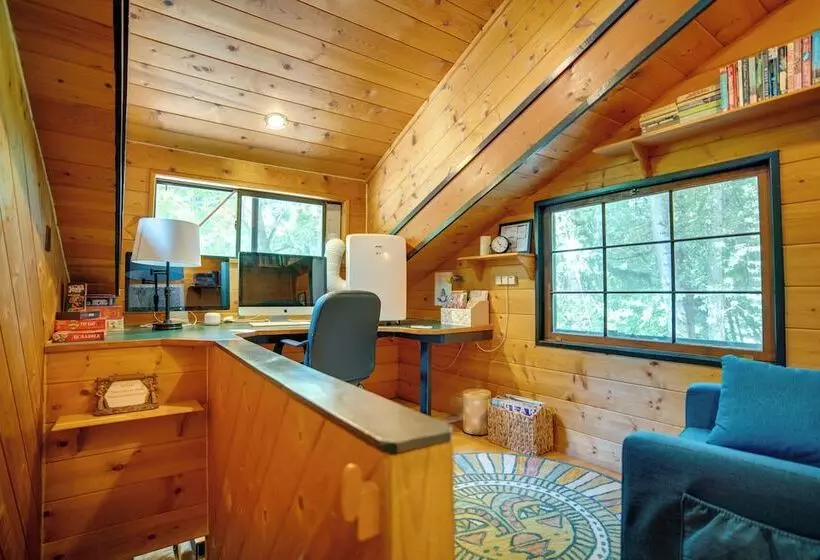 Leavenworth Cabin W/ Private Hot Tub!