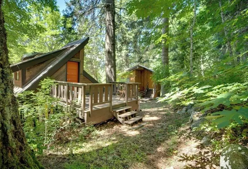 Leavenworth Cabin W/ Private Hot Tub!