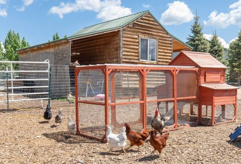 Luxe Heber City Cabin + Hot Tub & Guest House