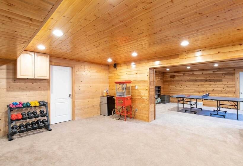 Luxe Heber City Cabin + Hot Tub & Guest House