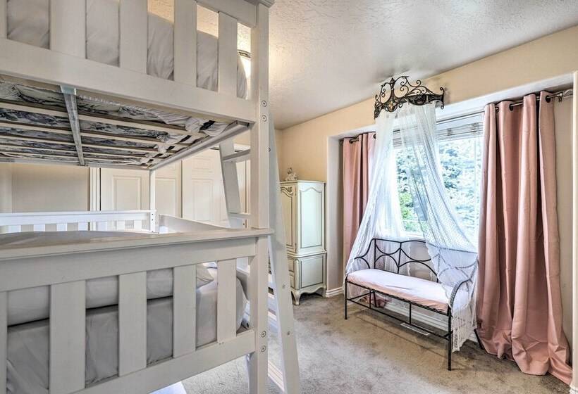 Luxe Heber City Cabin + Hot Tub & Guest House