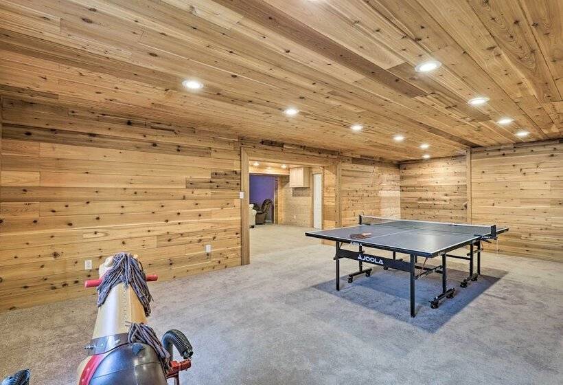 Luxe Heber City Cabin + Hot Tub & Guest House