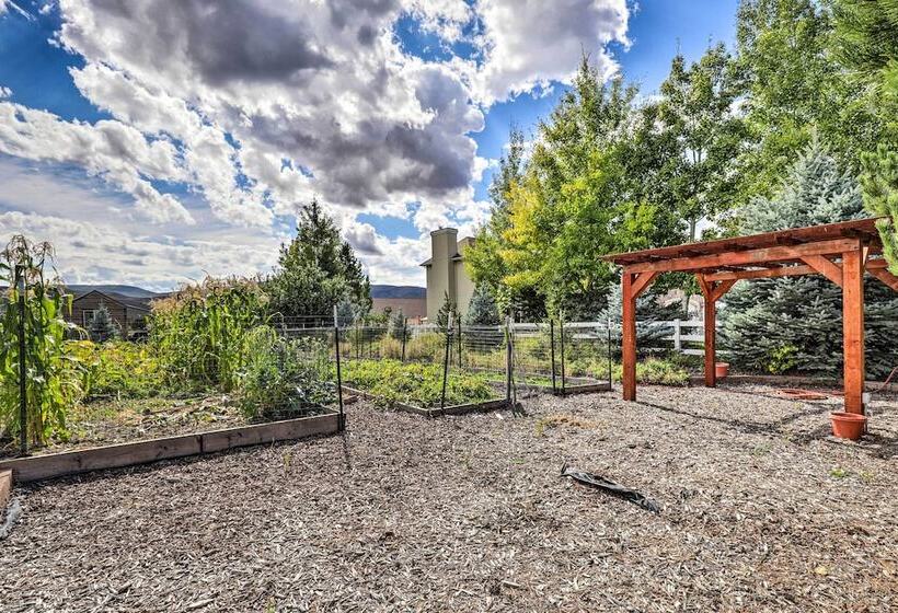 Luxe Heber City Cabin + Hot Tub & Guest House