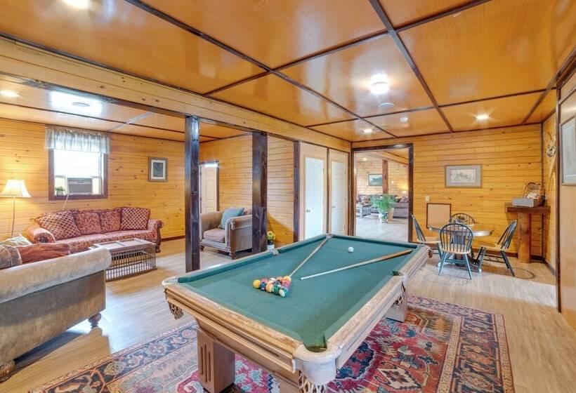 Lakefront Gem: Hot Tub & Game Room In Hancock