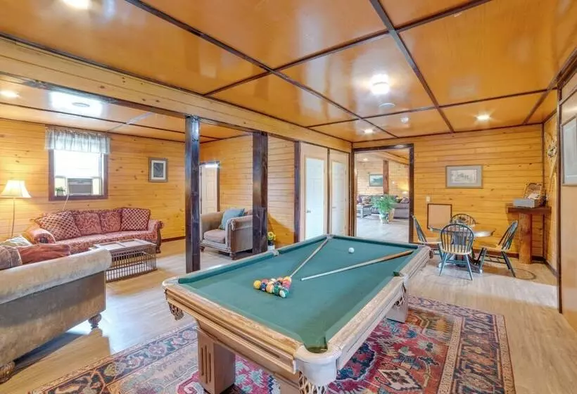 Lakefront Gem: Hot Tub & Game Room In Hancock