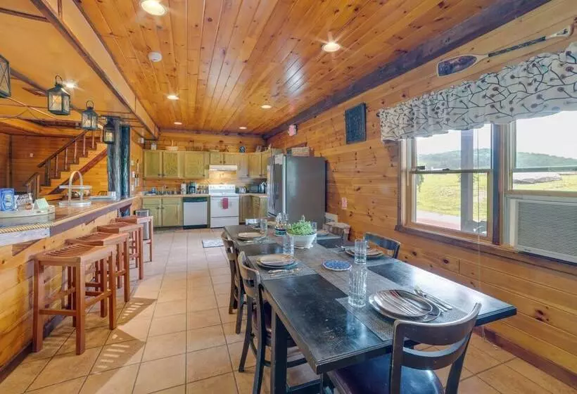 Lakefront Gem: Hot Tub & Game Room In Hancock