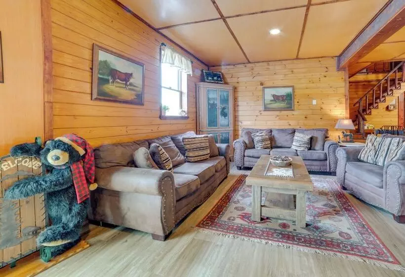 Lakefront Gem: Hot Tub & Game Room In Hancock