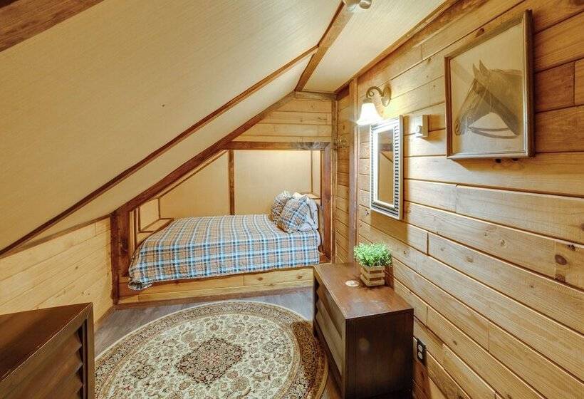 Lakefront Gem: Hot Tub & Game Room In Hancock