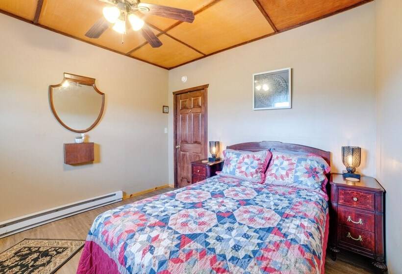 Lakefront Gem: Hot Tub & Game Room In Hancock