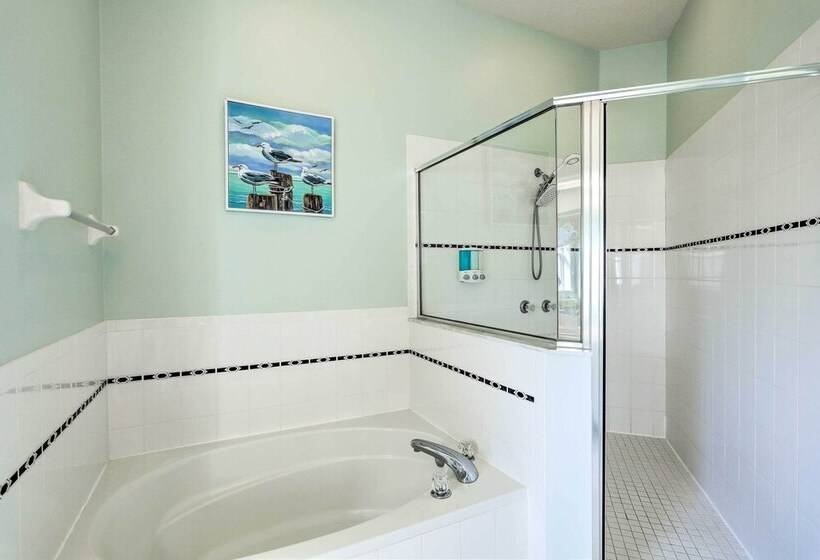 Merritt Island Home With Grill & Saltwater Pool