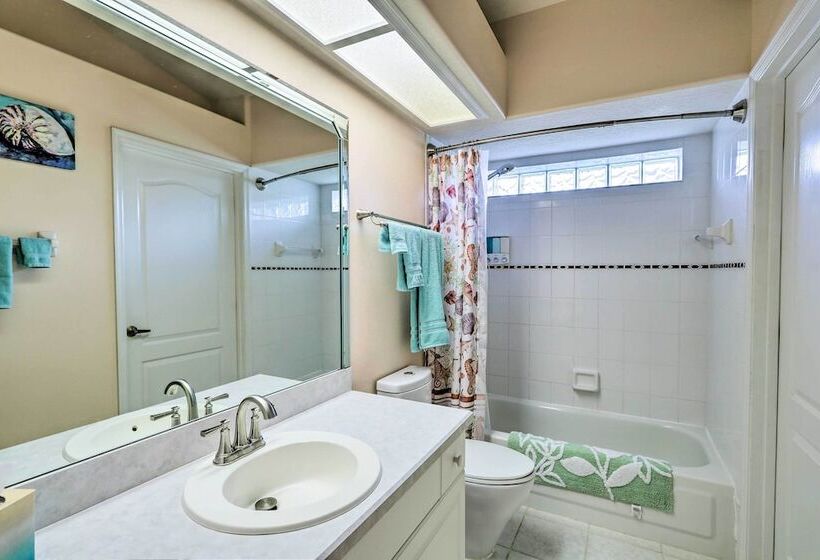 Merritt Island Home With Grill & Saltwater Pool