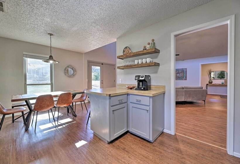 Modern Fayetteville Home < 1 Mi To U Of A!