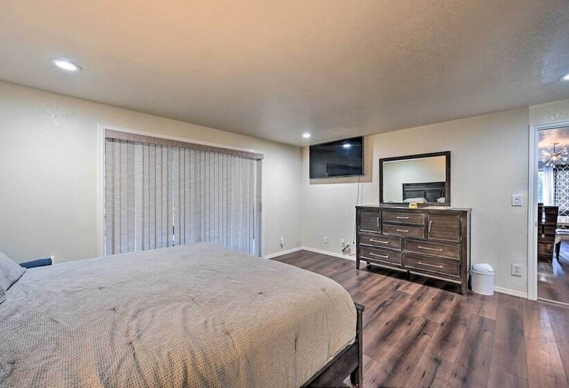 Shoreline Home W/ Deck ~ 14 Mi To Downtown Seattle