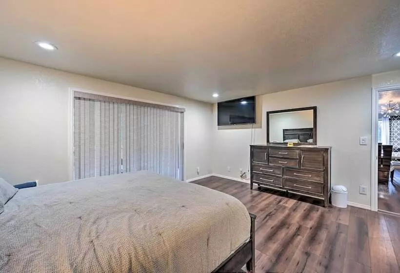 Shoreline Home W/ Deck ~ 14 Mi To Downtown Seattle