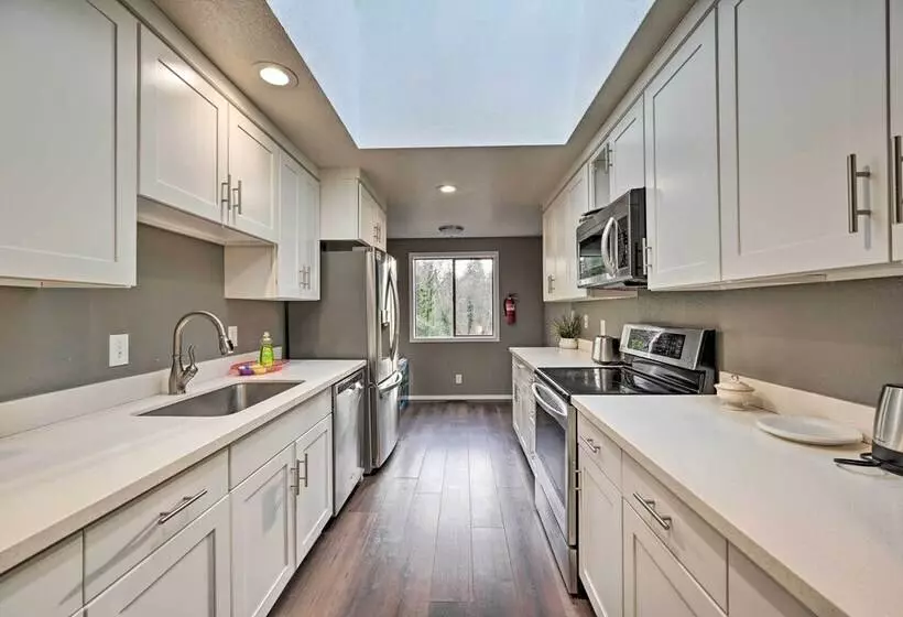 Shoreline Home W/ Deck ~ 14 Mi To Downtown Seattle