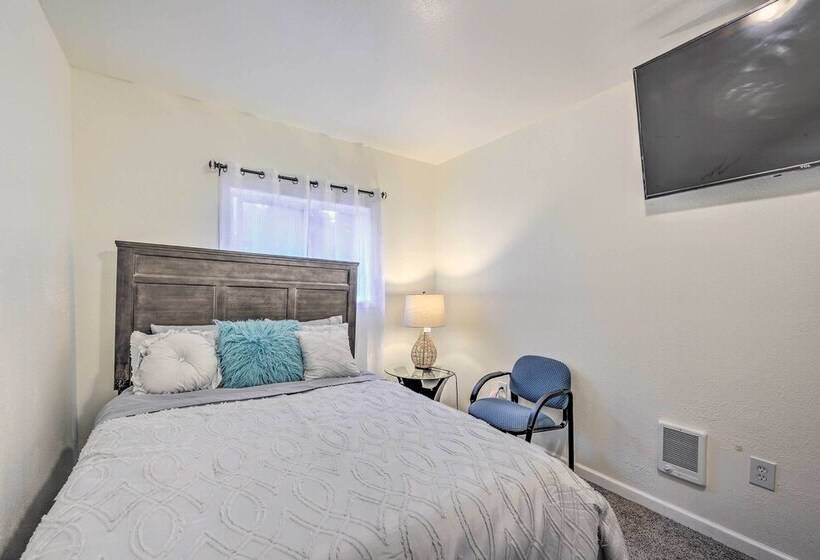 Shoreline Home W/ Deck ~ 14 Mi To Downtown Seattle