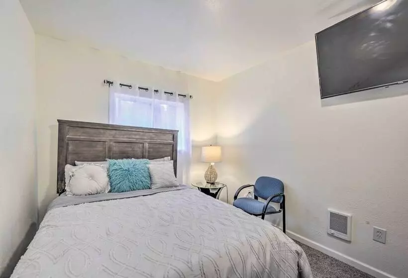 Shoreline Home W/ Deck ~ 14 Mi To Downtown Seattle