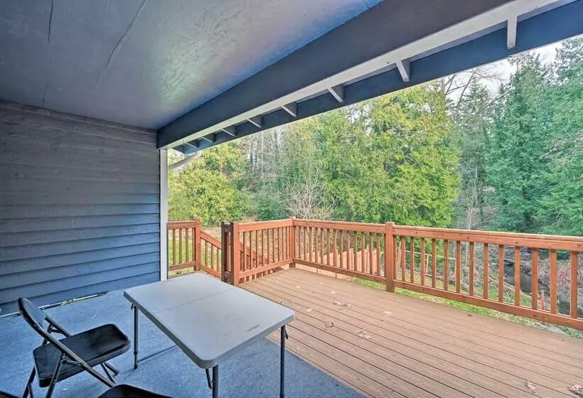 Shoreline Home W/ Deck ~ 14 Mi To Downtown Seattle