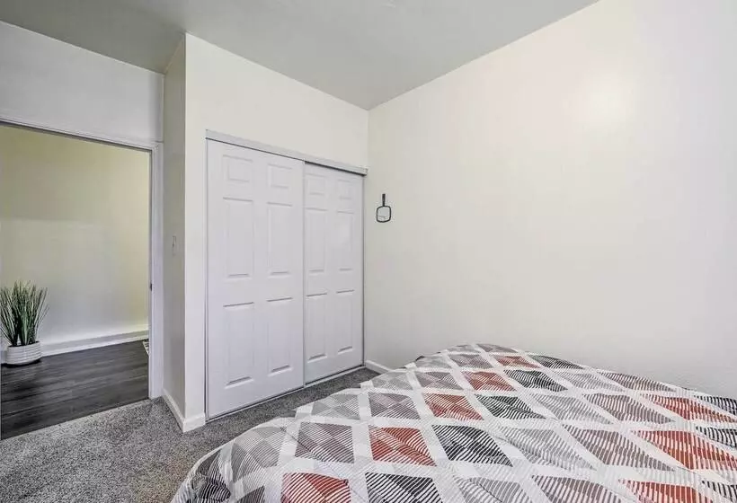 Shoreline Home W/ Deck ~ 14 Mi To Downtown Seattle