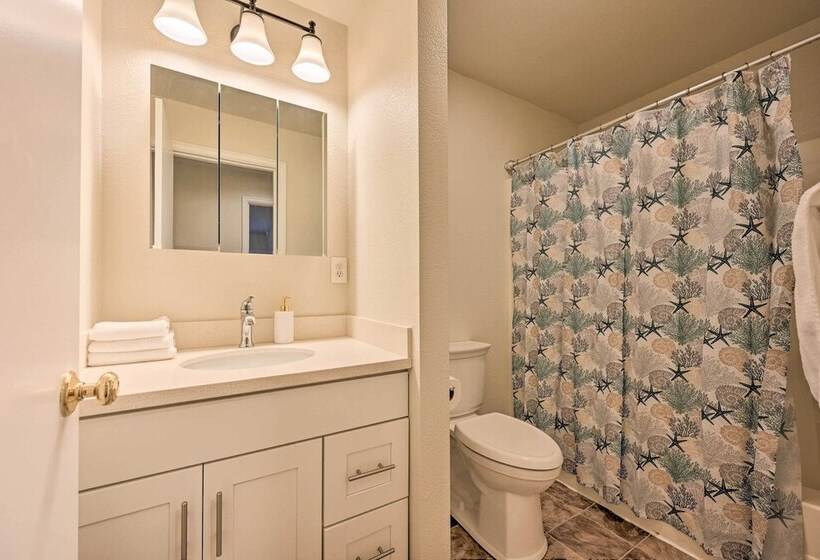 Shoreline Home W/ Deck ~ 14 Mi To Downtown Seattle