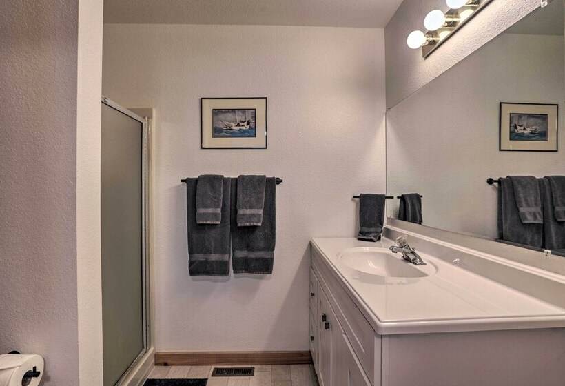 Modern Tahoe Donner Retreat With Deck & Grill!