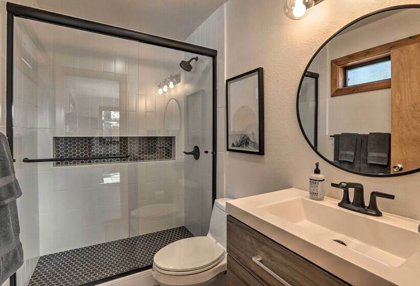 Modern Tahoe Donner Retreat With Deck & Grill!