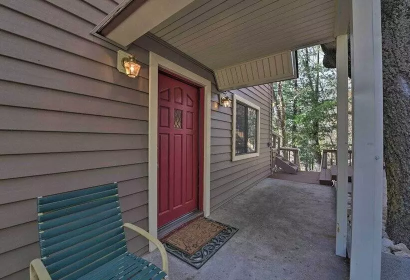 Mountainside Cabin W/ Deck   16 Miles To Skiing!