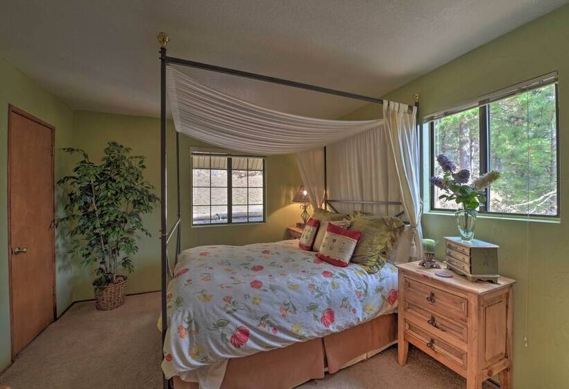 Mountainside Cabin W/ Deck 16 Miles To Skiing!